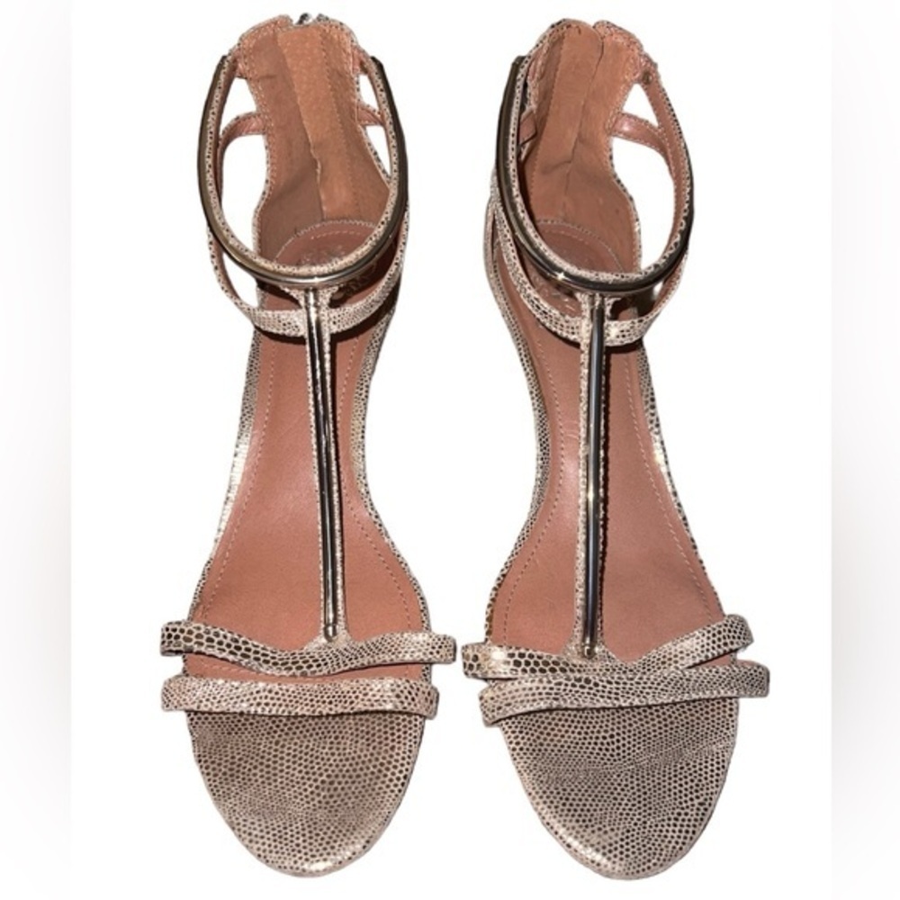 {EUC Vince Camuto Metallic Gold T-Strap Heel Sandals Size 10M}